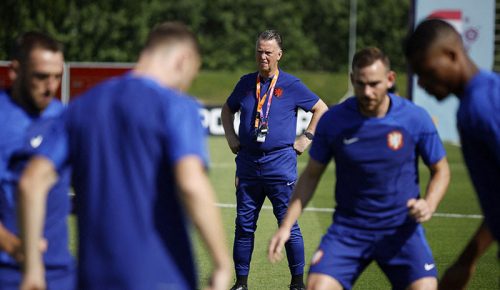 berita bola persiapan belanda - Ekings