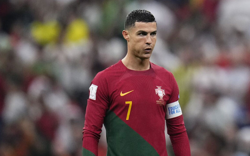 berita bola ronaldo keluar - Ekings