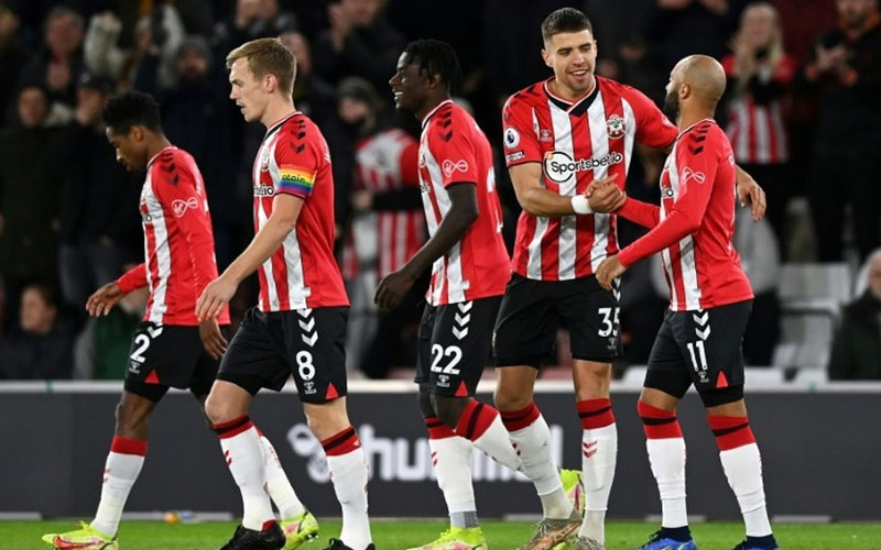 berita bola posisi southampton - Ekings