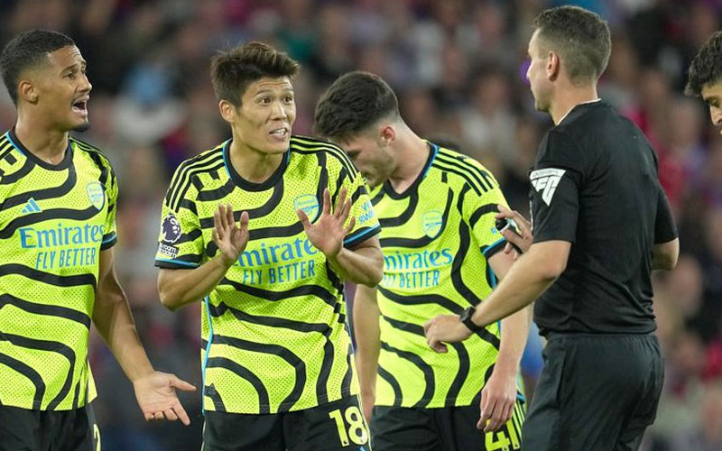 Berita bola pelanggaran Takehiro Tomiyasu menjadi perbincangan hangat usai laga Arsenal vs Crystal Palace. Pertandingan berlangsung di kandang - Ekings