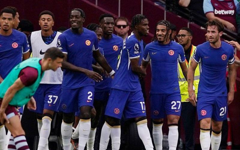 berita bola tekanan chelsea - Ekings